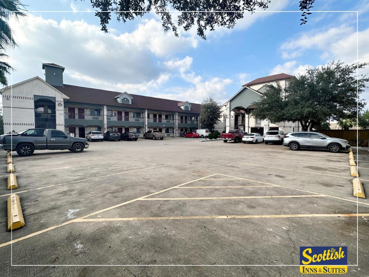 Scottish Inn & Suites Sam Houston Parkway Dış mekan fotoğraf