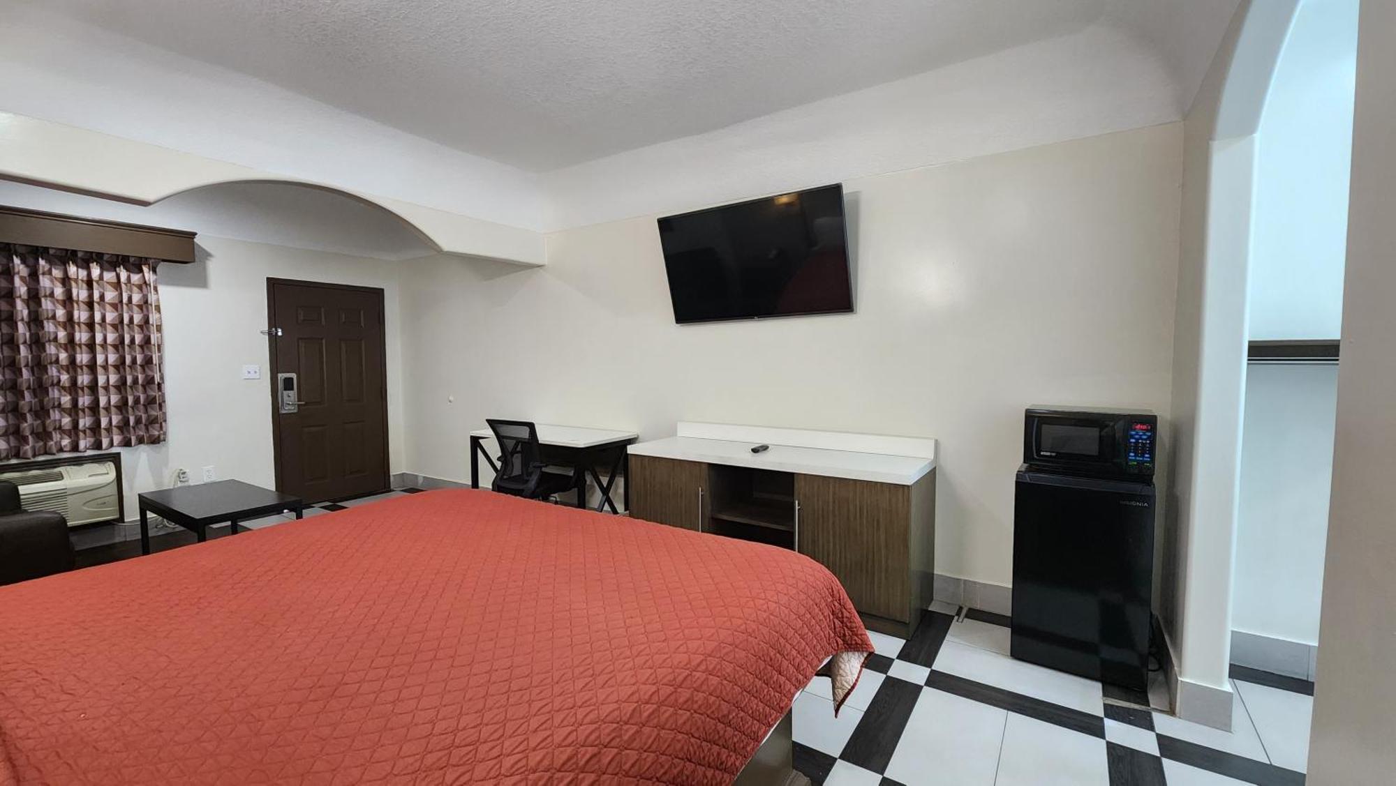 Scottish Inn & Suites Sam Houston Parkway Dış mekan fotoğraf