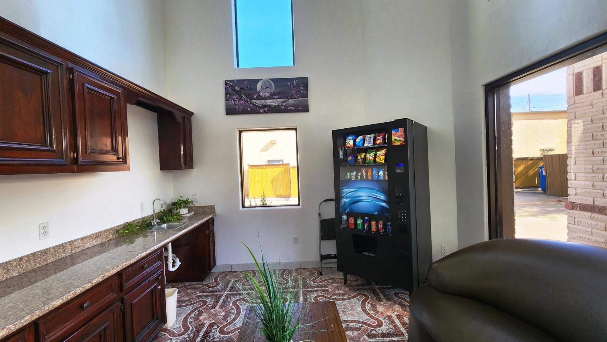 Scottish Inn & Suites Sam Houston Parkway Dış mekan fotoğraf