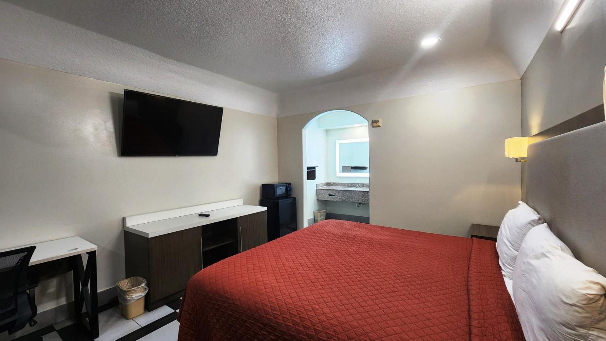 Scottish Inn & Suites Sam Houston Parkway Dış mekan fotoğraf